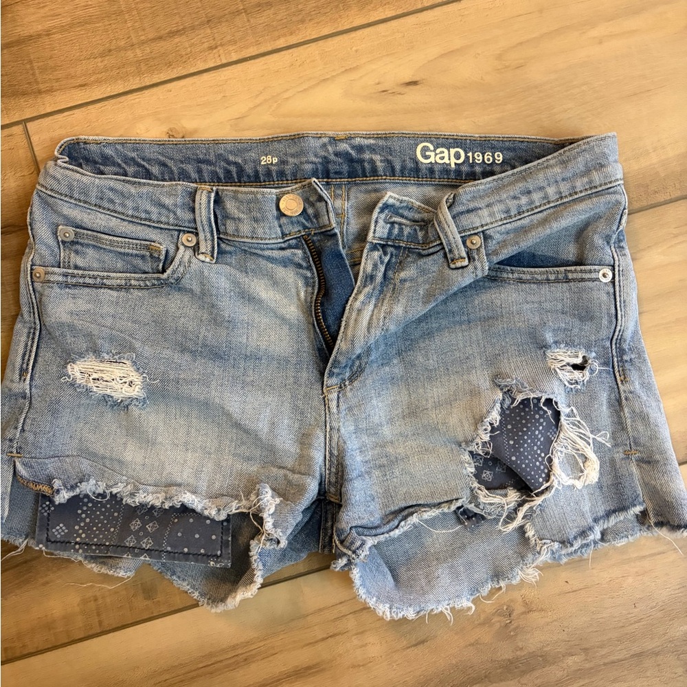GAP Women's Ripped Jean Shorts - Faded Blue